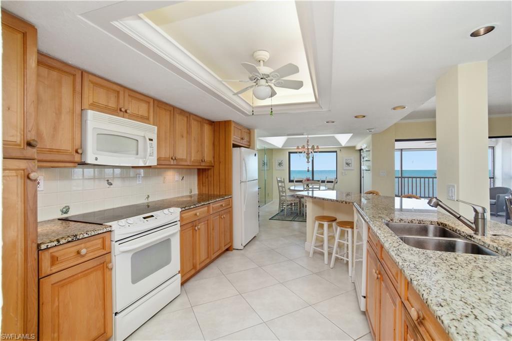 PELICAN POINTE CONDO - Residential