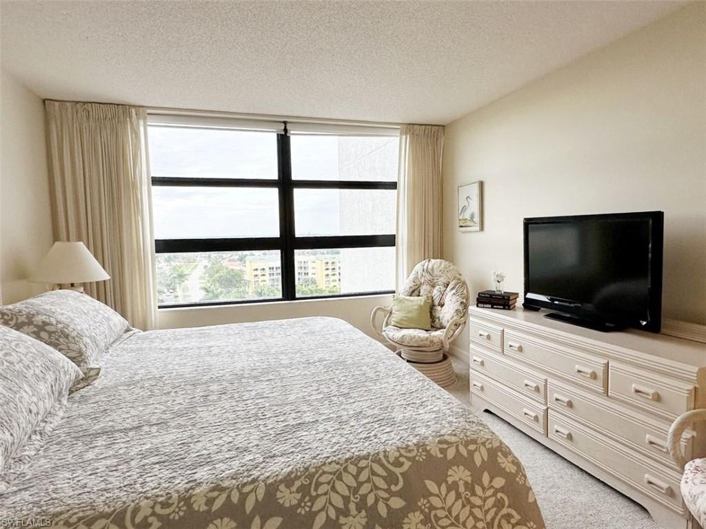 ROYAL SEAFARER - Residential