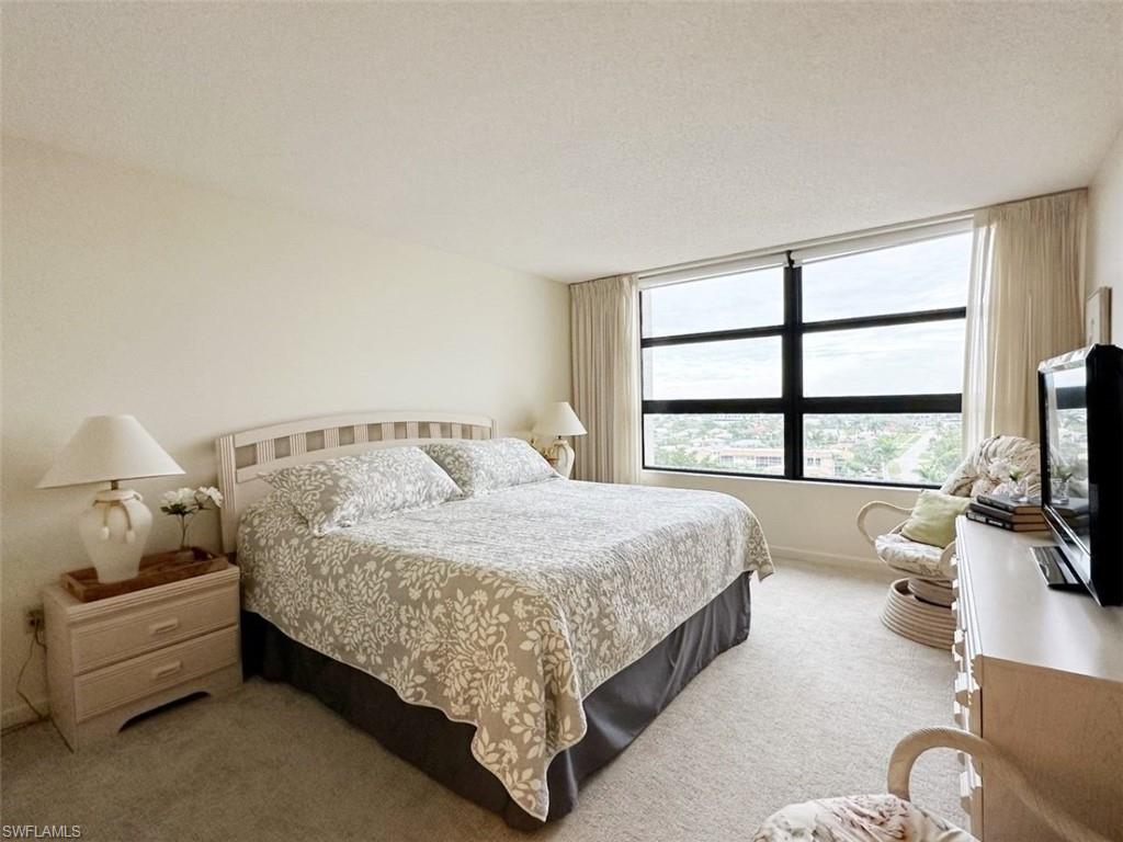 ROYAL SEAFARER - Residential