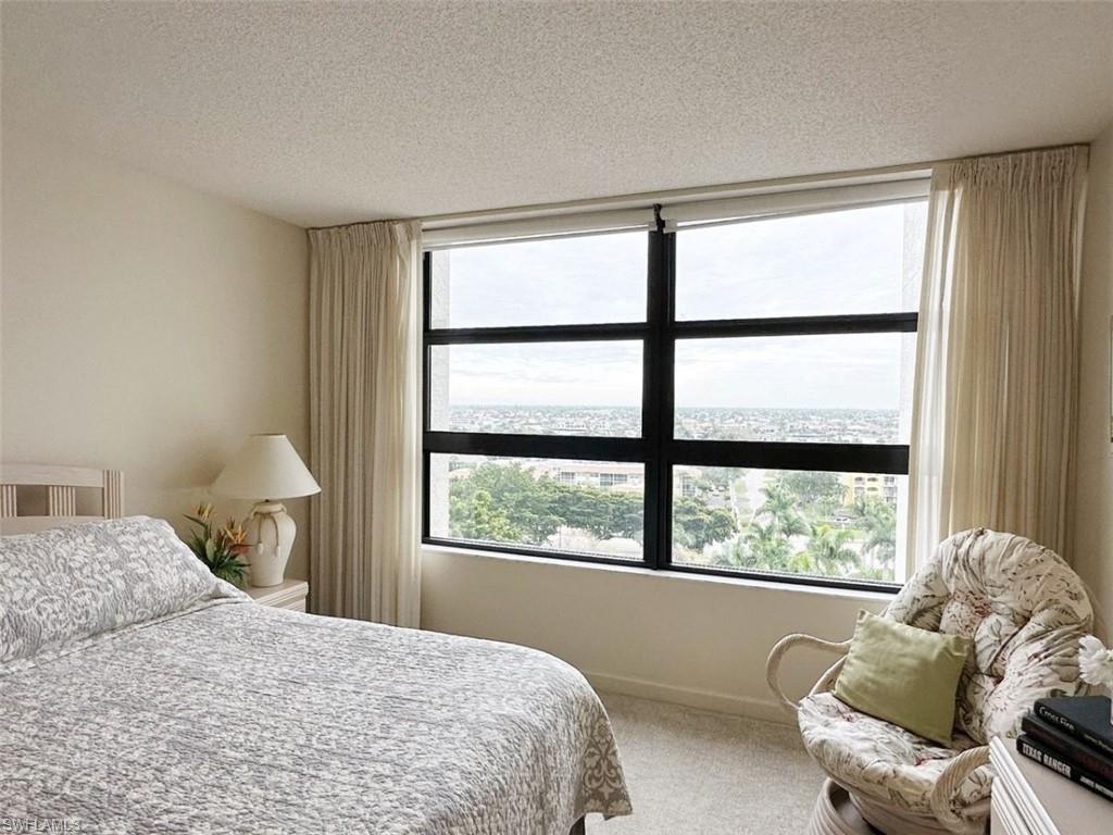 ROYAL SEAFARER - Residential