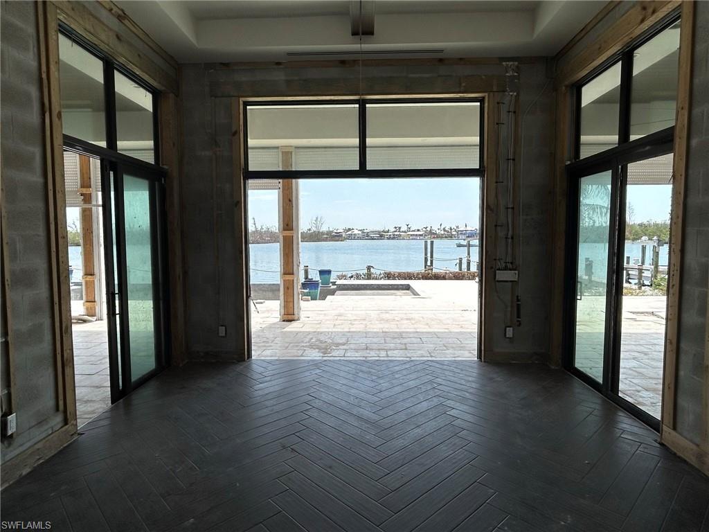 SIESTA ISLES - Residential