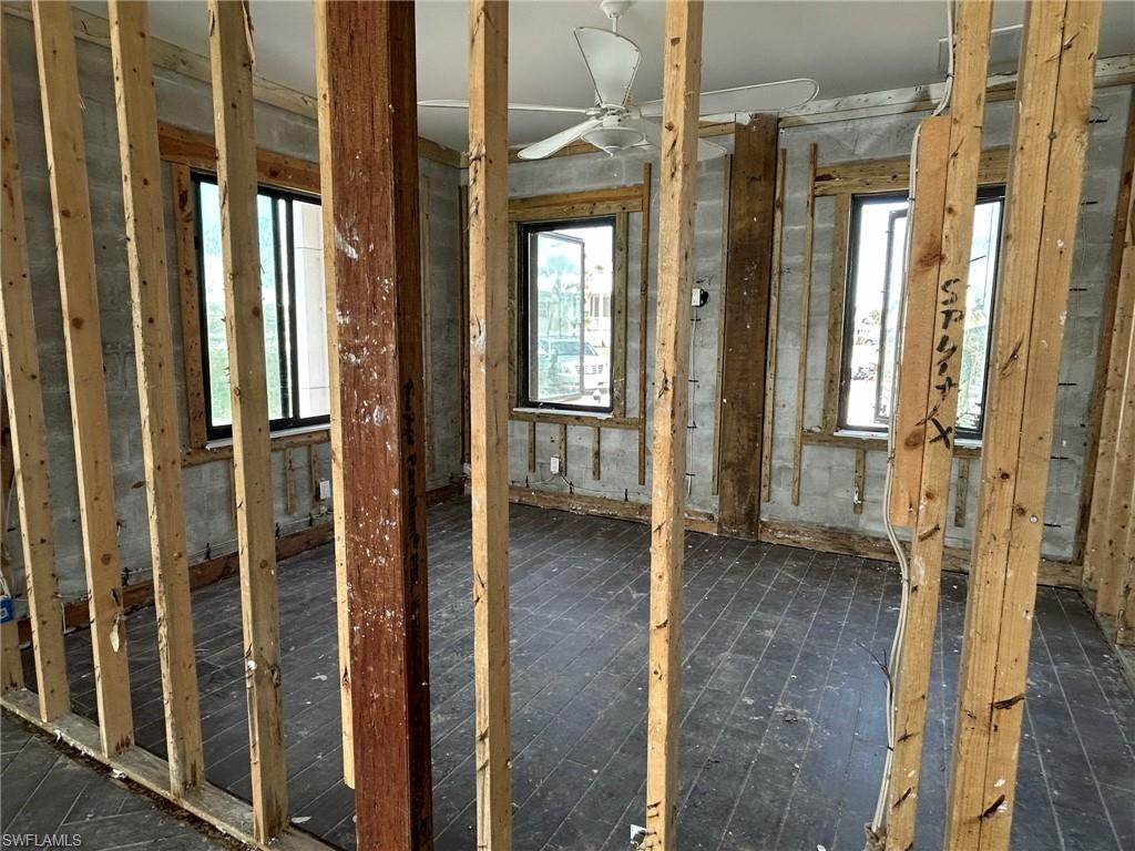 SIESTA ISLES - Residential