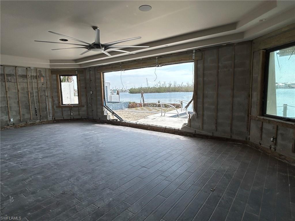 SIESTA ISLES - Residential