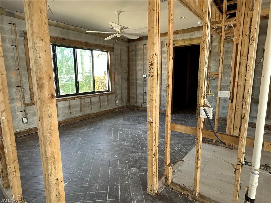 SIESTA ISLES - Residential