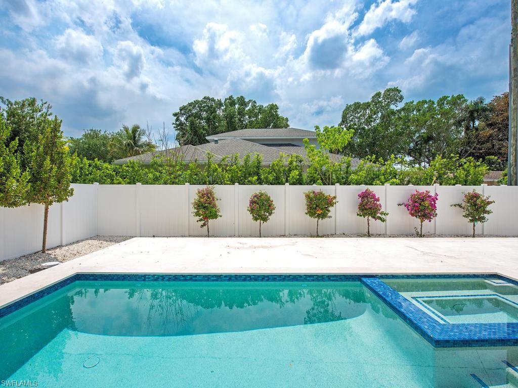 LAKE PARK - Residential