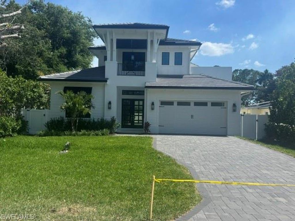 Photo of 1102 9th AVE N, NAPLES, FL 34102 (MLS # 226006934)