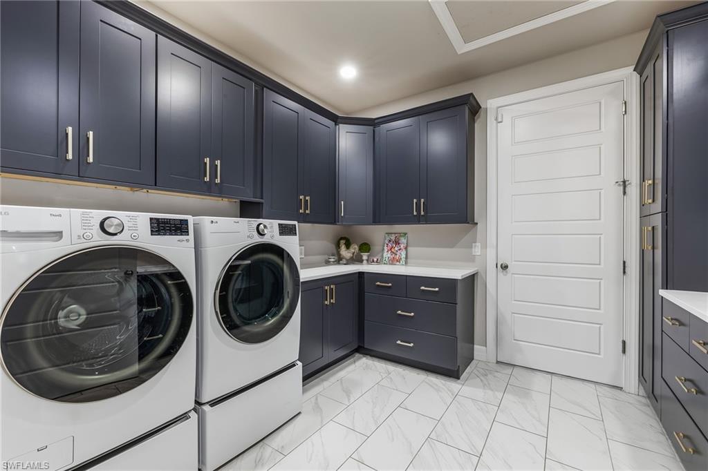 CRESCENT LAKES - Residential