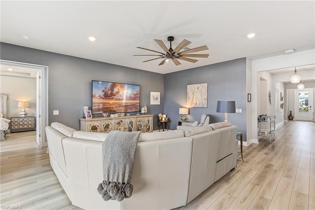 CRESCENT LAKES - Residential