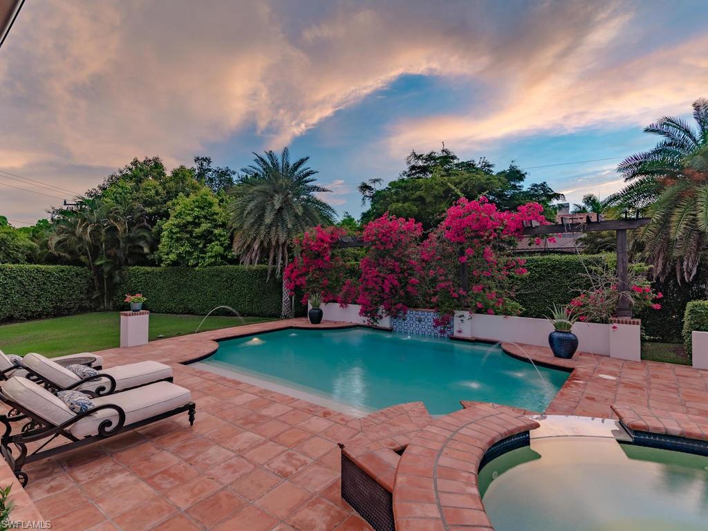 MOORINGS - Residential