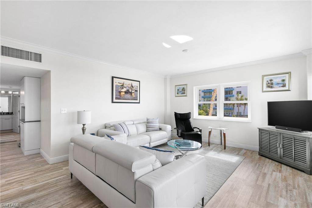 SUNSET HOUSE - Residential Lease