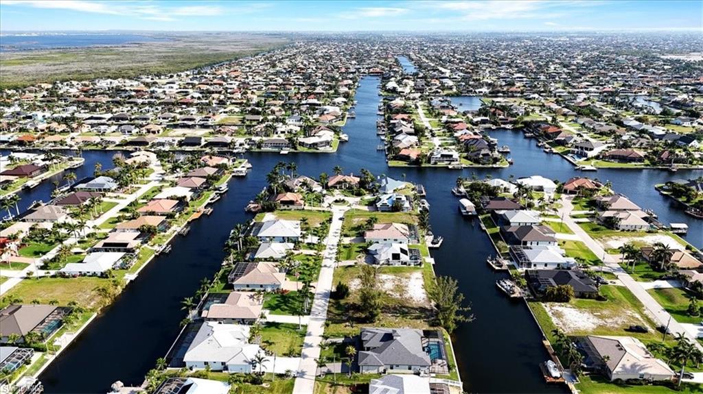 CAPE CORAL - Land