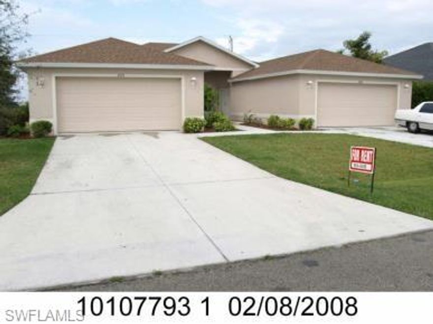Well maintained 2/2 duplex with attached 2 car garage.  Spacious kitchen & breakfast area.  Tiled great room.  Split bedrooms, inside laundry, screened lanai.  Convenient to public transportation & shopping.