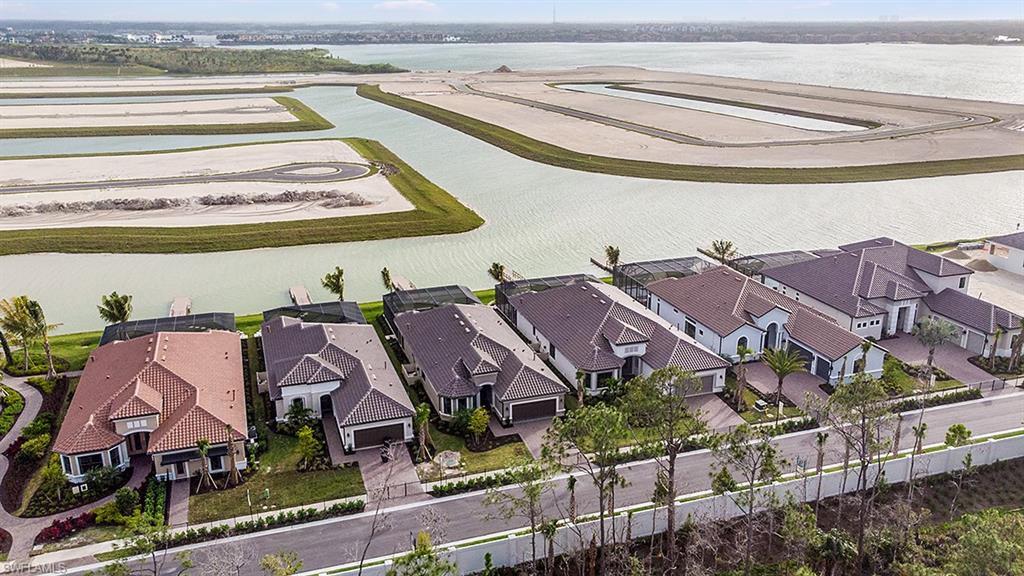 ESPLANADE LAKE CLUB - Residential