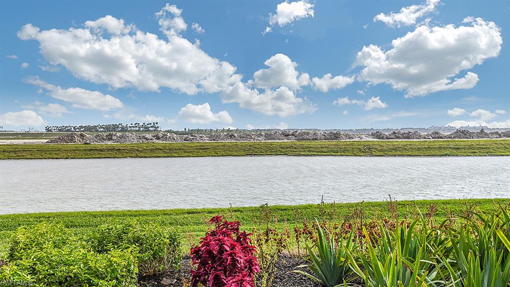 ESPLANADE LAKE CLUB - Residential