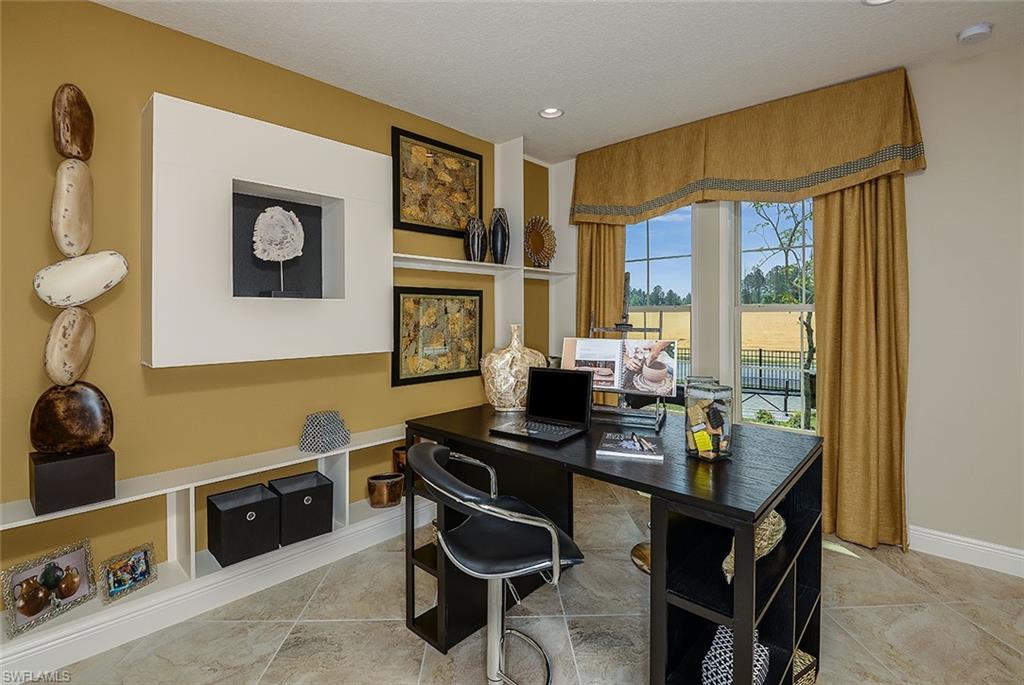 ESPLANADE LAKE CLUB - Residential