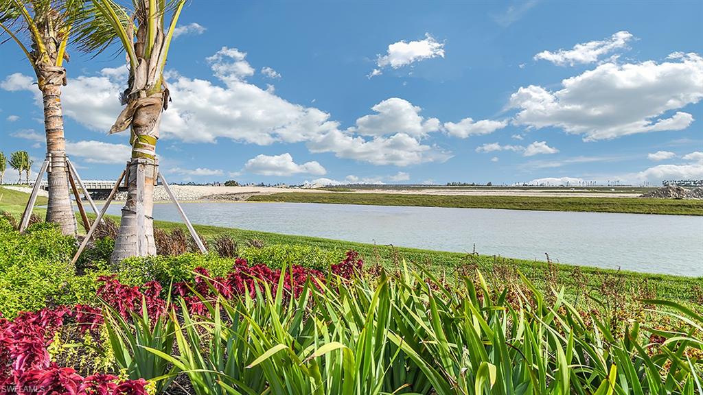 ESPLANADE LAKE CLUB - Residential