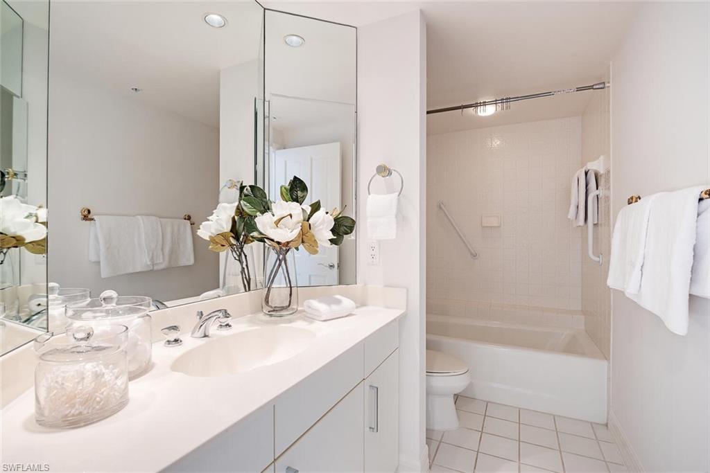 CARLYSLE AT BAY COLONY - Residential