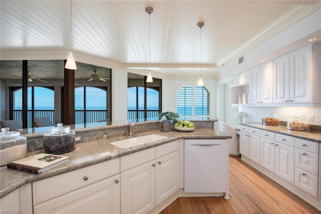 CARLYSLE AT BAY COLONY - Residential