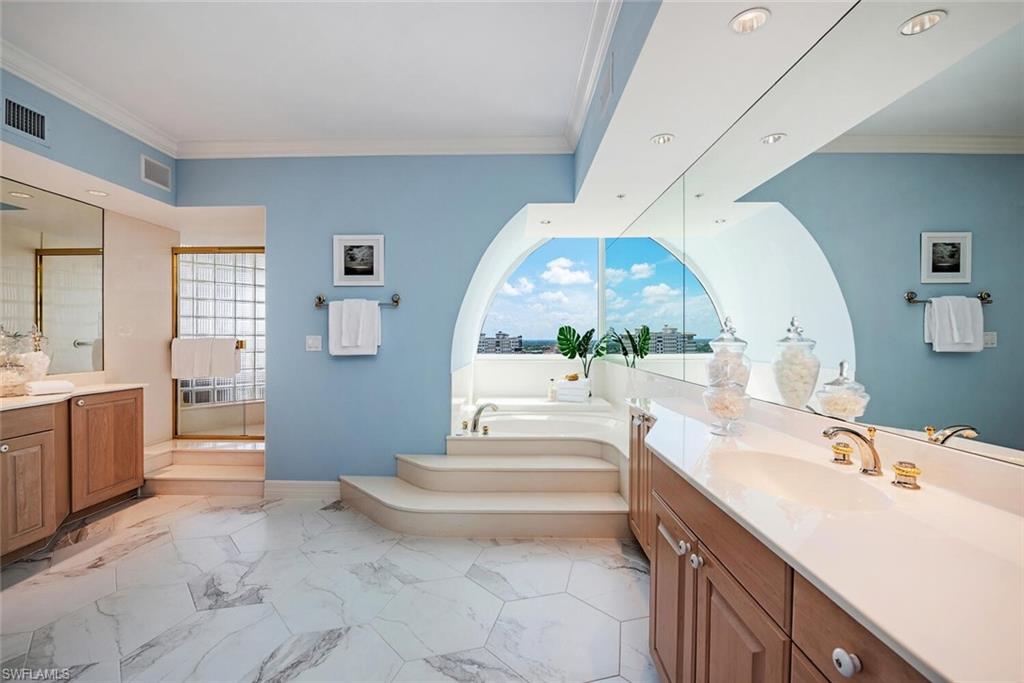 CARLYSLE AT BAY COLONY - Residential