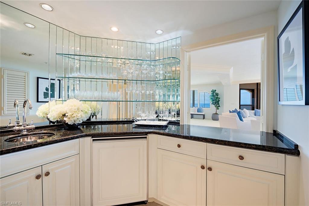 CARLYSLE AT BAY COLONY - Residential