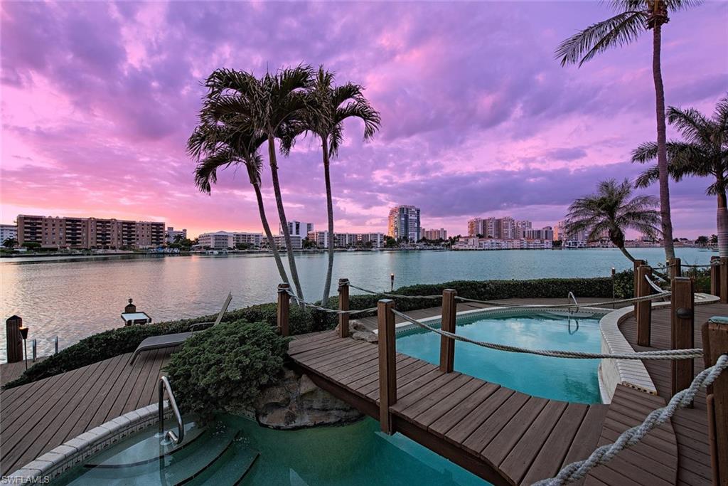 MOORINGS - Residential