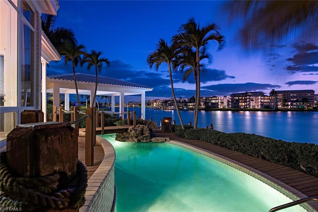 MOORINGS - Residential