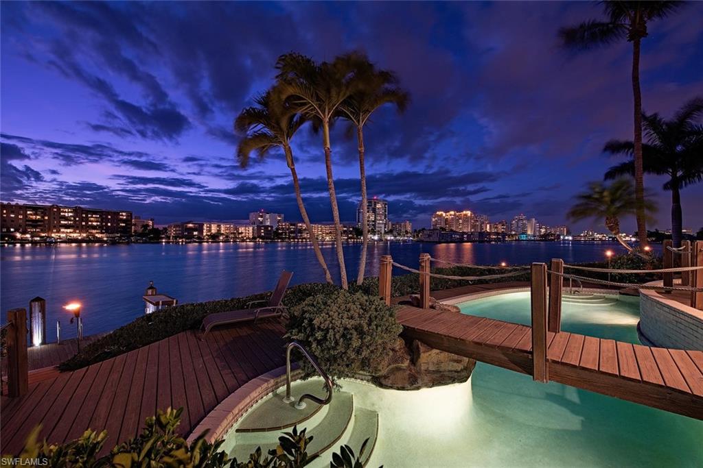 MOORINGS - Residential