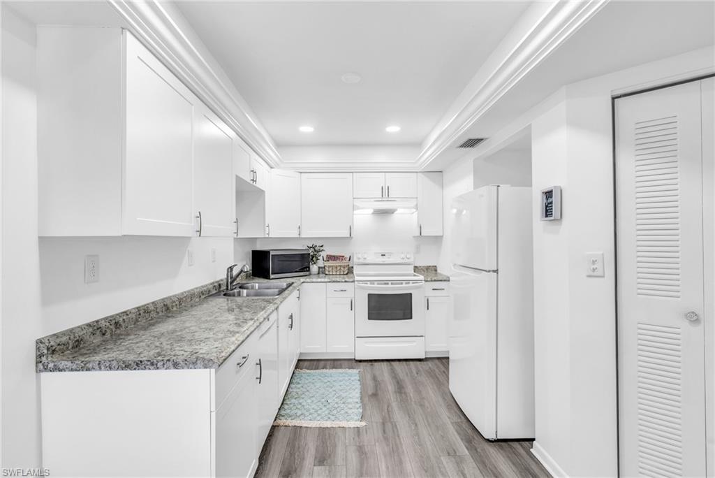 TROPIC SCHOONER APTS - Residential