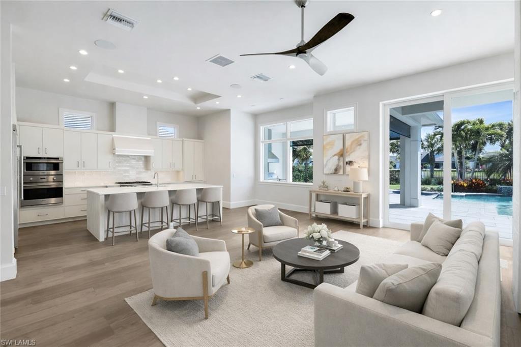 THE ENCLAVE OF DISTINCTION - Residential