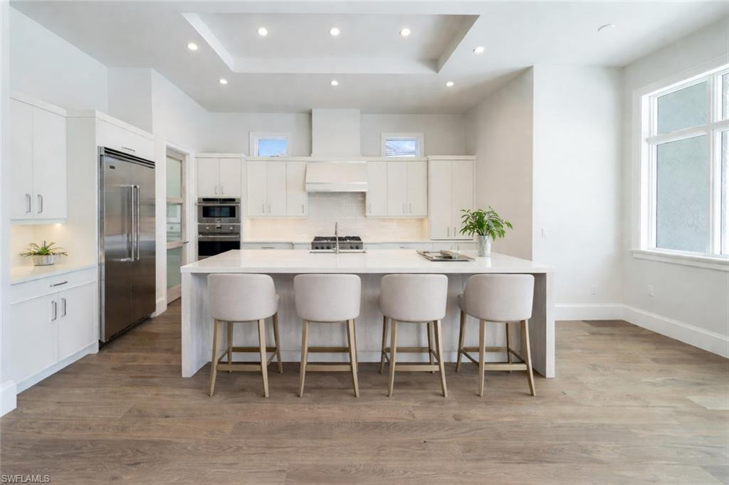 THE ENCLAVE OF DISTINCTION - Residential