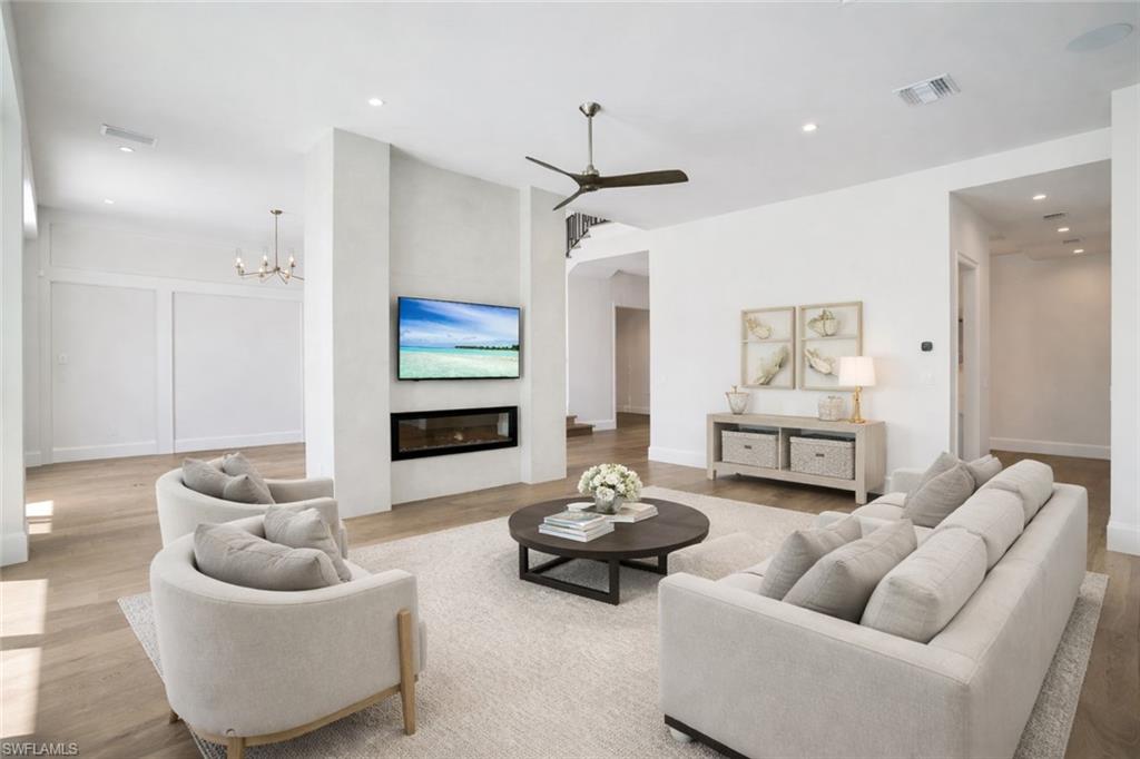 THE ENCLAVE OF DISTINCTION - Residential