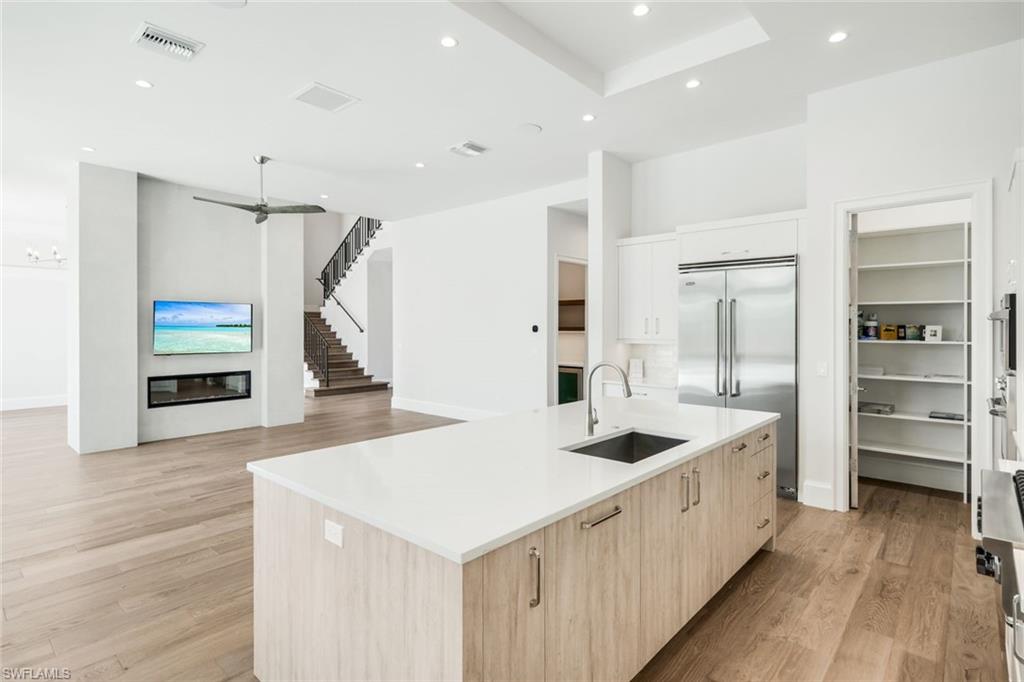 THE ENCLAVE OF DISTINCTION - Residential