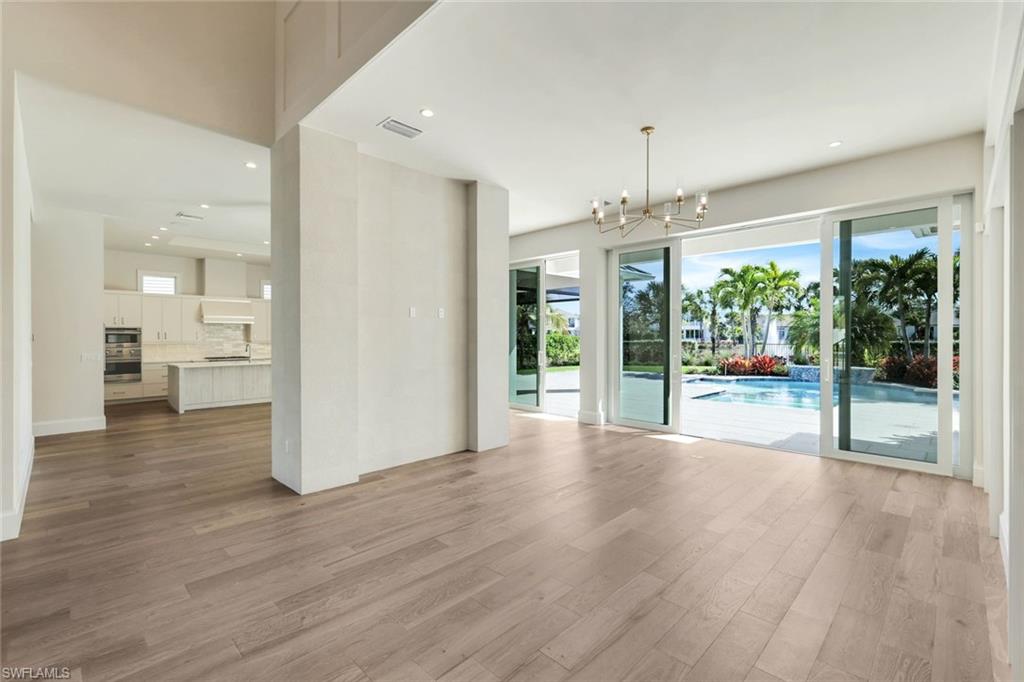 THE ENCLAVE OF DISTINCTION - Residential