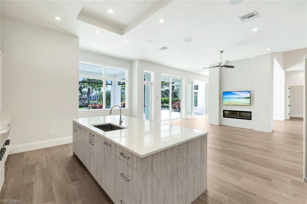 THE ENCLAVE OF DISTINCTION - Residential