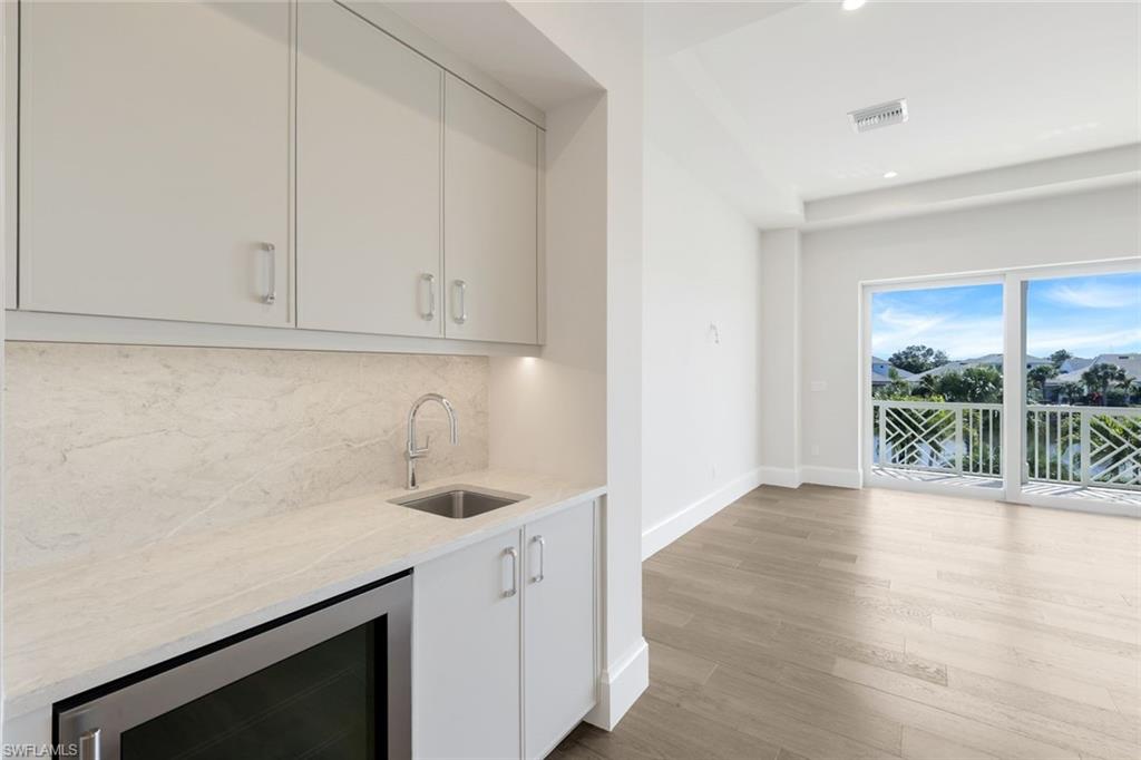 THE ENCLAVE OF DISTINCTION - Residential