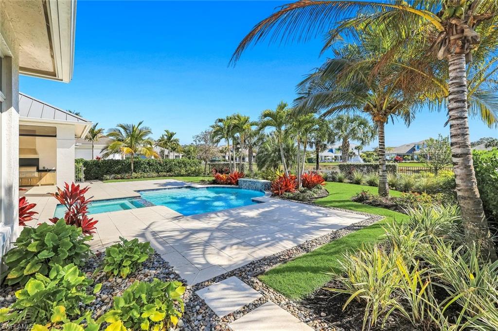 THE ENCLAVE OF DISTINCTION - Residential