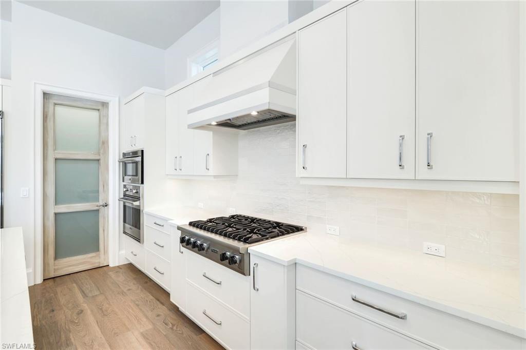 THE ENCLAVE OF DISTINCTION - Residential