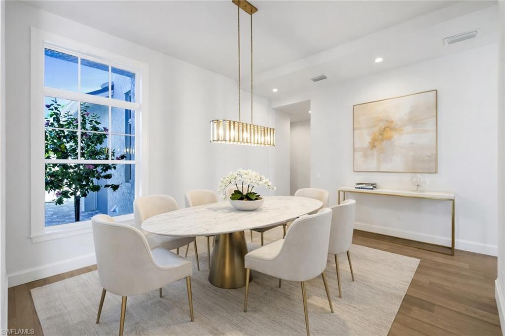 THE ENCLAVE OF DISTINCTION - Residential