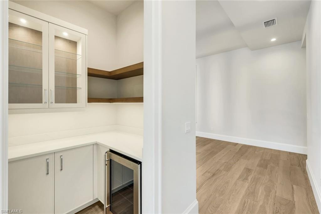 THE ENCLAVE OF DISTINCTION - Residential