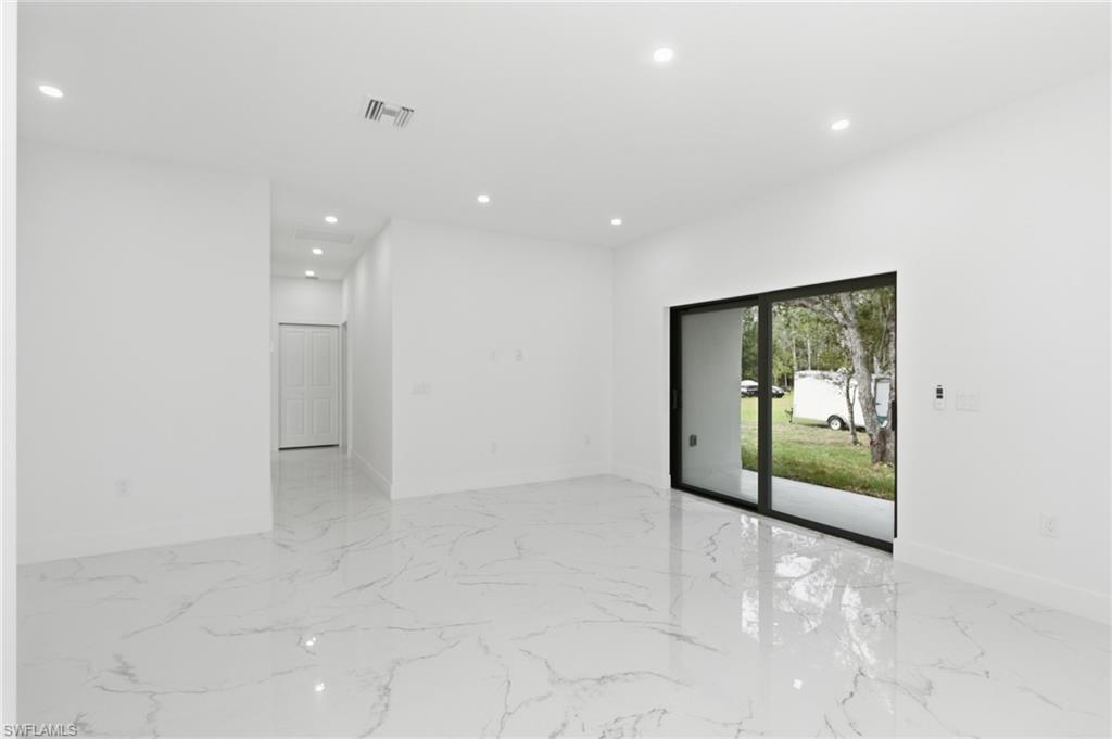 MIRROR LAKES - Residential