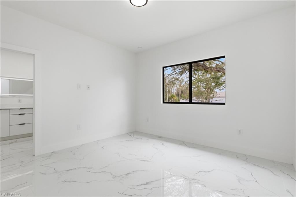 MIRROR LAKES - Residential