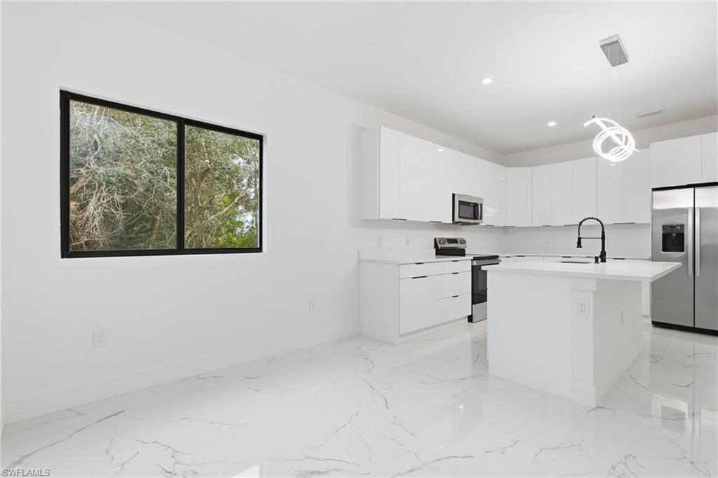 MIRROR LAKES - Residential