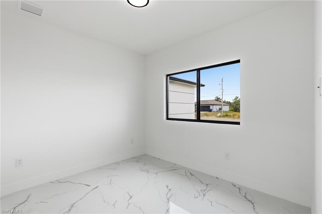 MIRROR LAKES - Residential