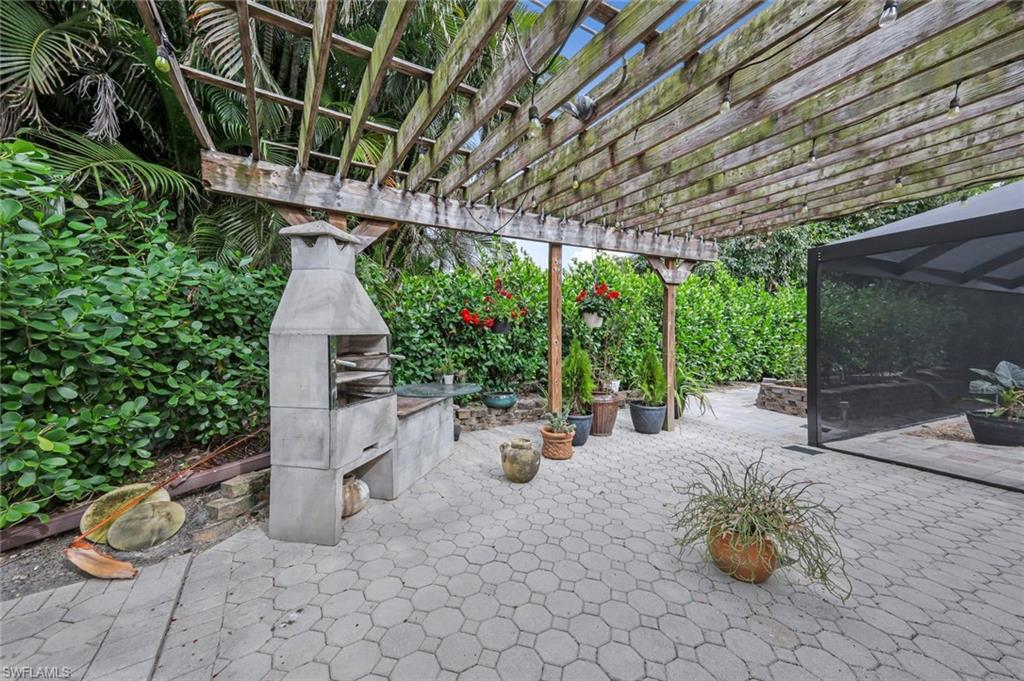 PELICAN BAY WOODS - Residential