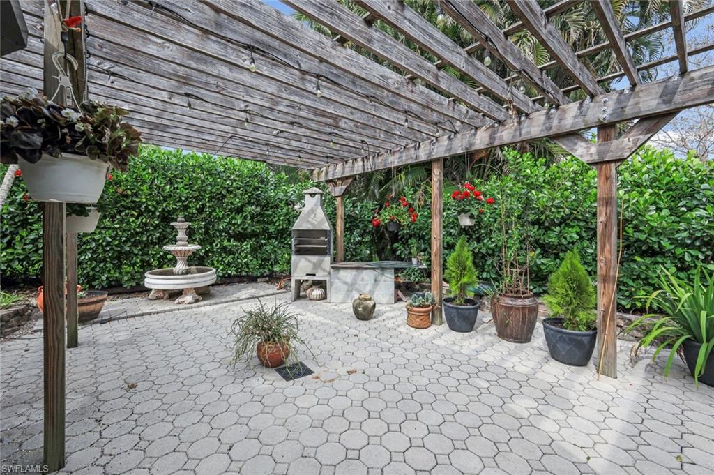 PELICAN BAY WOODS - Residential