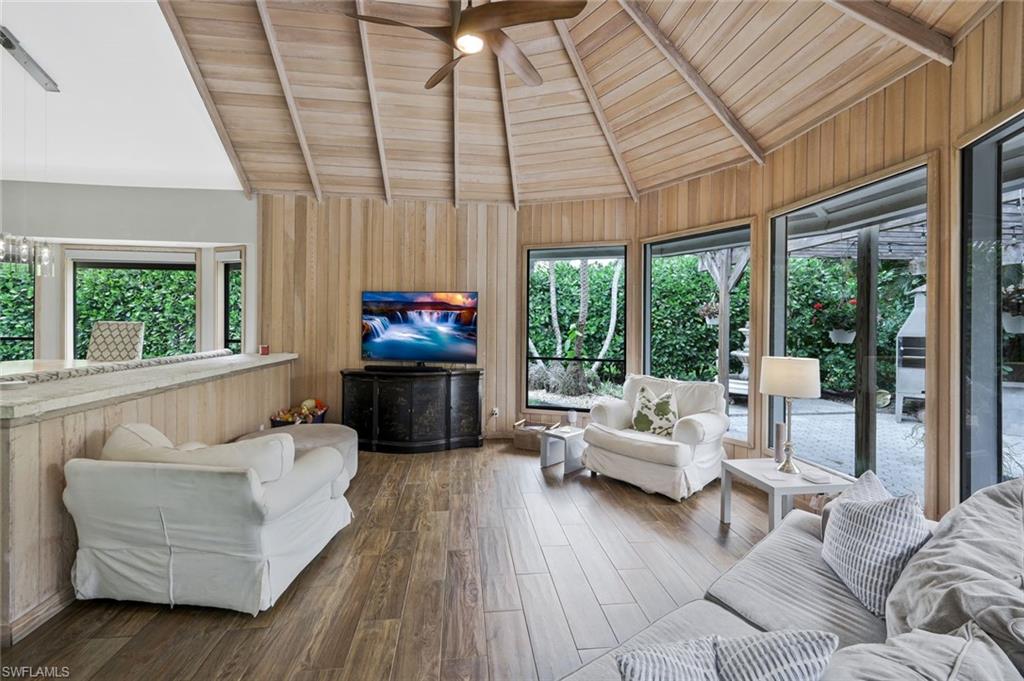 PELICAN BAY WOODS - Residential