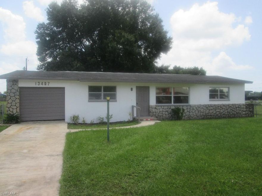 Fort Myers Shores is a wonderful neighborhood. Freshly renovated. New Stainless Steel Appliances. Completely tiled with a FENCED YARD. Near Bus line, Groceries, Pharmacies and Schools. Easy access to I-75, Neighborhood boat ramp. Visit the Shores Nature Trail Park, Launch your boat at the Davis Boat Ramp or visit the nearby Manatee Park. Agents - please read confidential comments