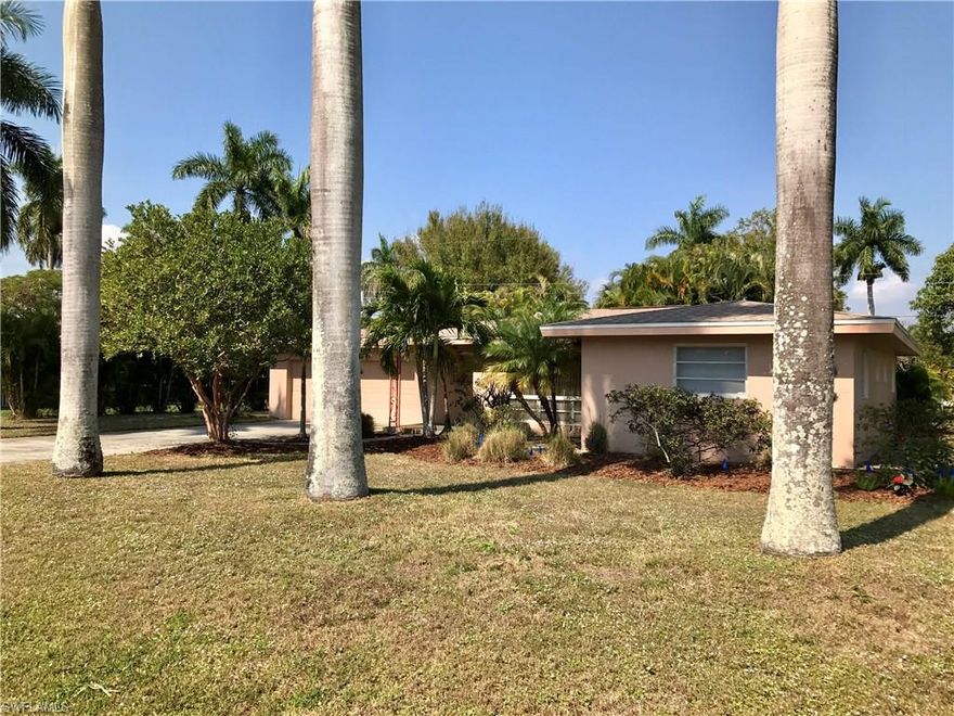 OLD FORT MYERS - Solid Mid-Century home that has been meticulously maintained. Features include a very spacious floor plan, terrazzo floors throughout, new kitchen appliances, new roof in 2015, new A/C in 2016 and new water heater in 2014. Located just a short walk to Allen Park Elementary and minutes to all the Downtown River District has to offer. If you are looking for a move-in ready home in the McGregor Corridor, you must check out this gem today!