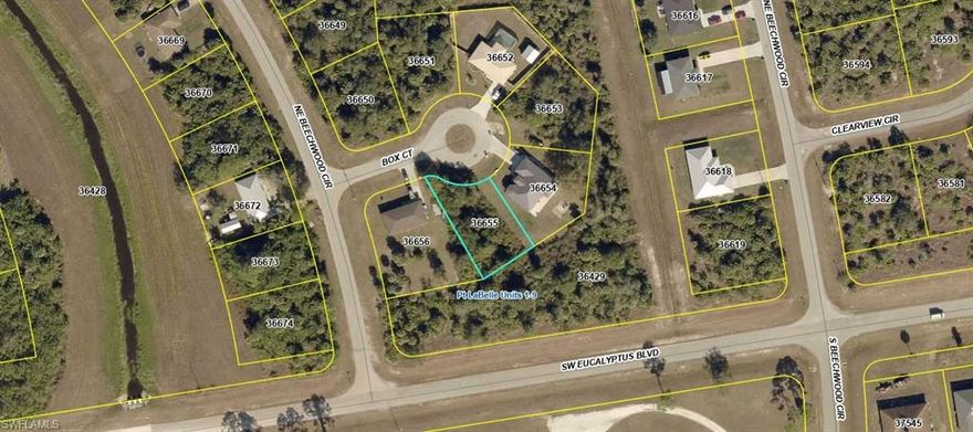 A peaceful cul de sac lot in the up-and-coming Port Labelle community. Easy access to shopping and schools.