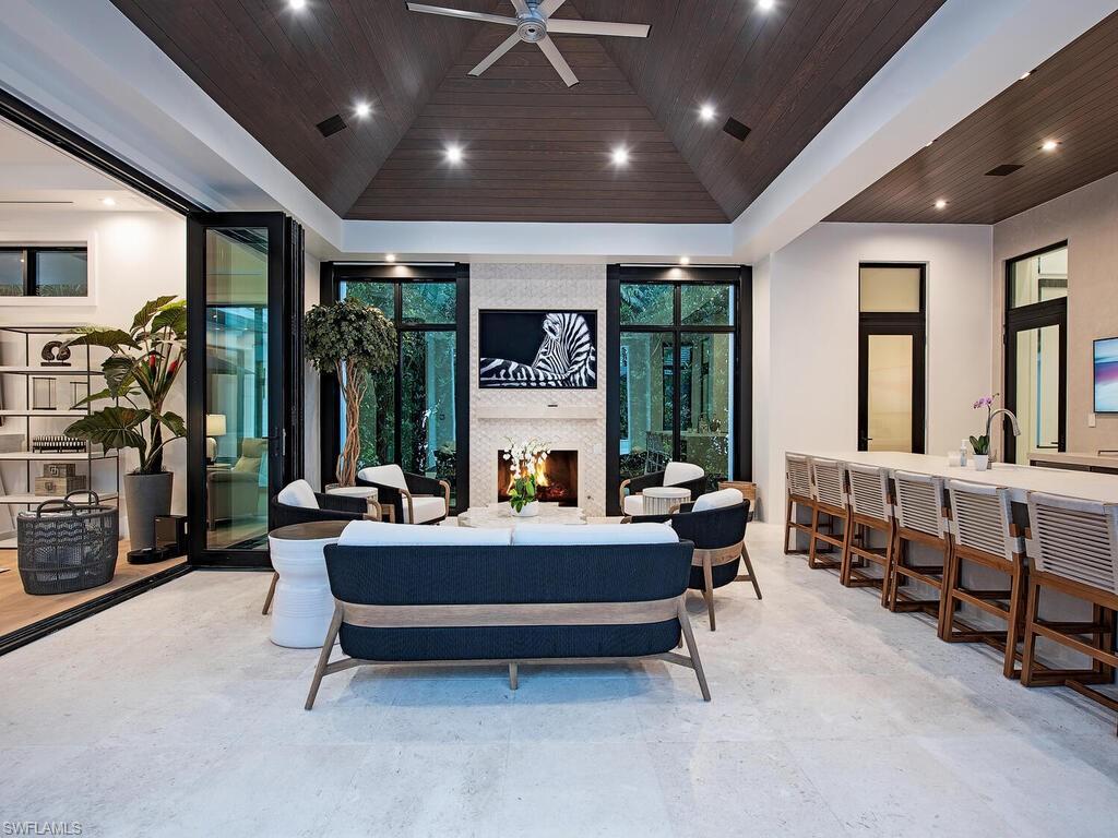 AQUALANE SHORES - Residential